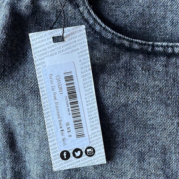 Distressed black denim skirt - Picture 5 of 9